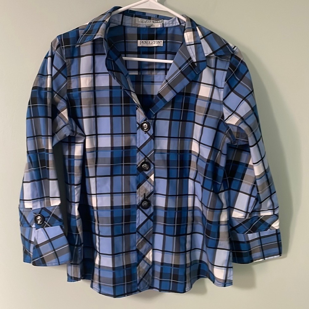 Pendleton button up plaid shirt‎ with bell sleeves. Blue/black plaid. Sz 10P